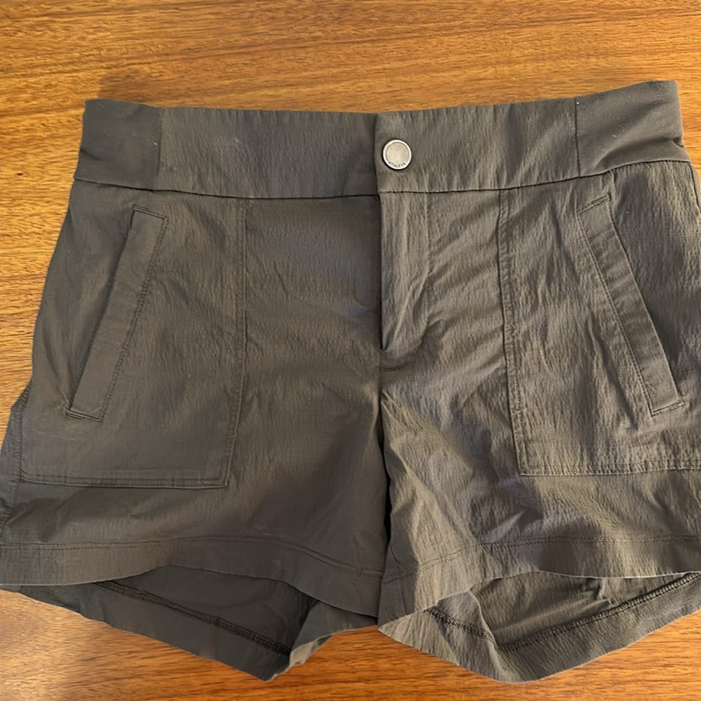 Athleta Trekkie style Short